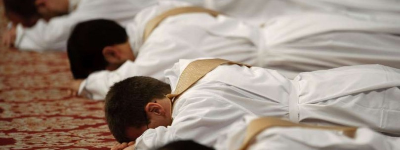 La prioridad de los sacerdotes célibes es la Iglesia