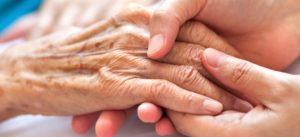 Legislar sobre cuidados paliativos es más urgente, necesario y menos doloroso que hacerlo sobre la eutanasia