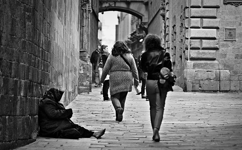 Indiferencia ante los pobres