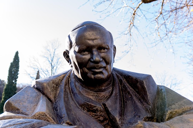 Juan Pablo II economía