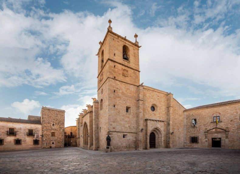 cobrar entrada templos