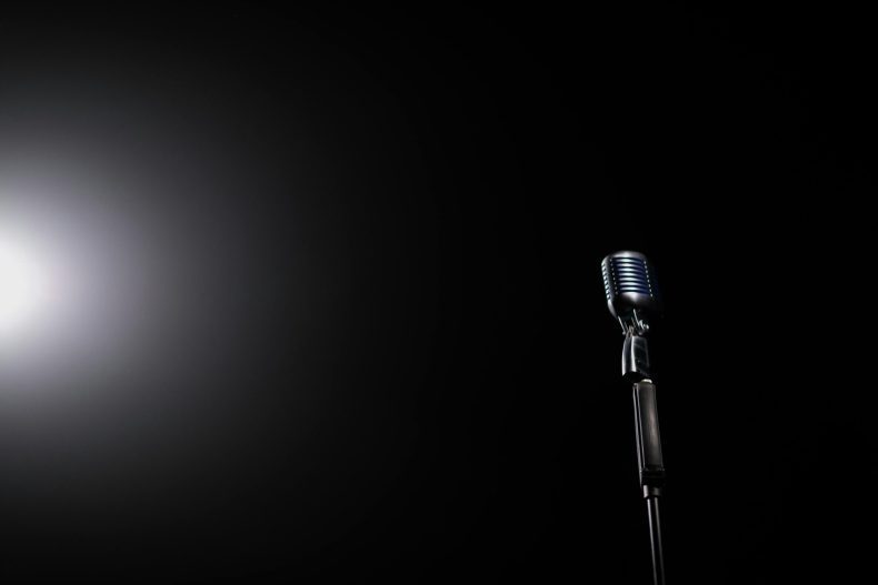 Callar no es pasividad: es un acto de dominio, una afirmación interior