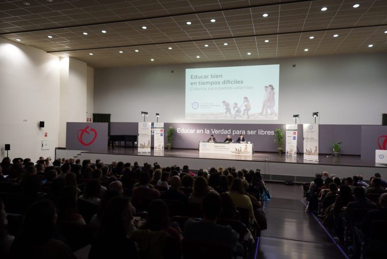 Congreso de Familias y Docentes Católicos Fundación Educatio Servanda
