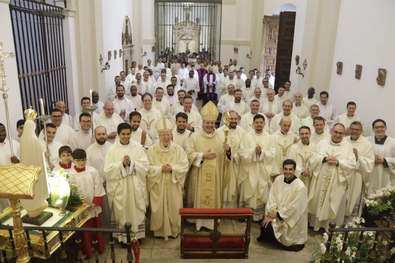 hijo padre sacerdote
