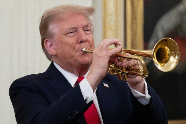 Trump trumpeta
