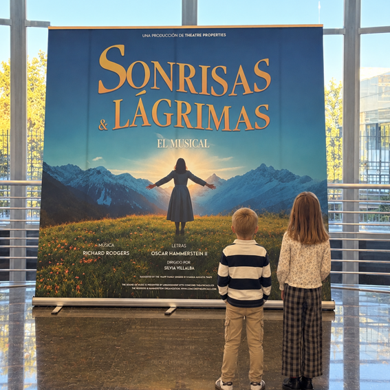 Sonrisas y lágrimas de Theatre Properties